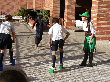 Gymkhana zancos, gy,mkhana cumpleaños, gymkhana fin de curso, fiesta verano, fiesta cumpleaños juegos