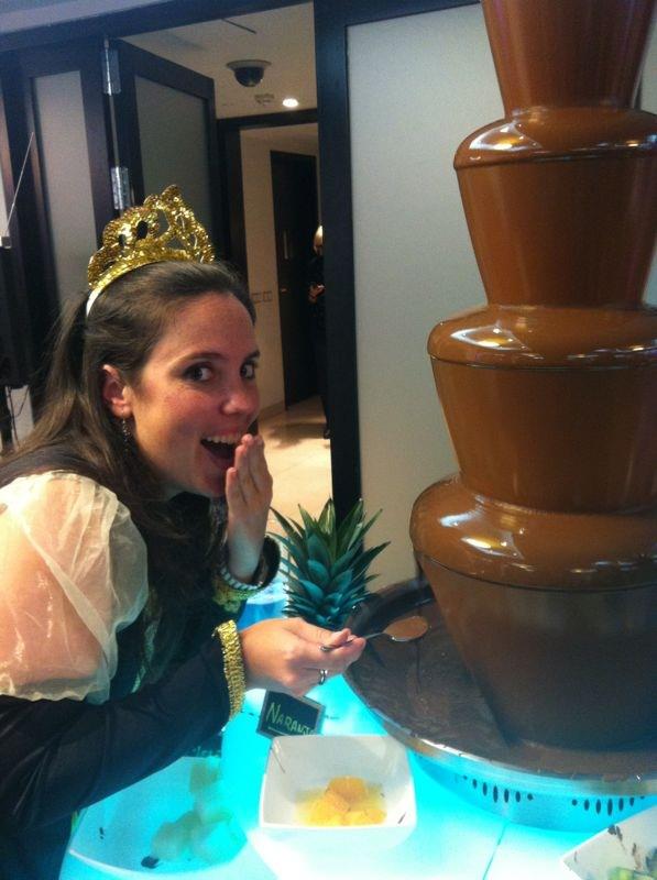 fuentes de chocolate madrid fiestas infantiles animacion decoracion con globos carritos comida